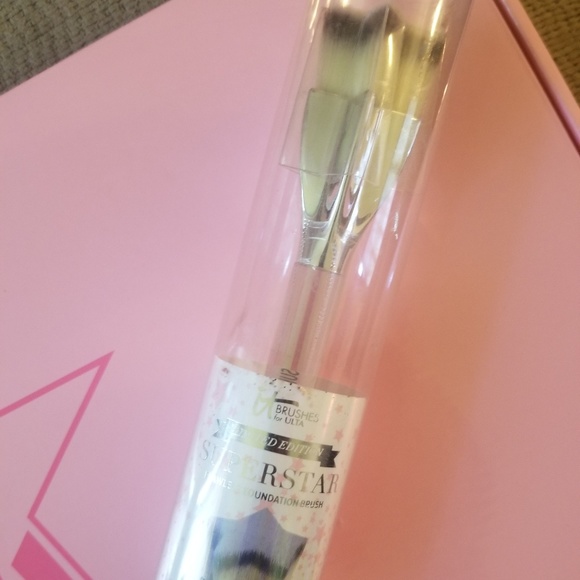 🆕️IT, Rare,Super Star Makeup Brush, L/E - Picture 2 of 5